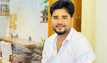 एमालेले डोटीमा दीपक धामीलाई बनायो उम्मेदवार